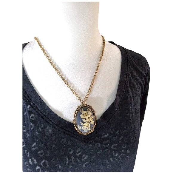 Vintage Gerrys Gold,Blue,White Gold Tone Victorian Rose Cameo Brooch Necklace - Picture 4 of 12